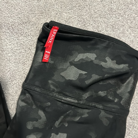Spanx camo leggings - Picture 2 of 6